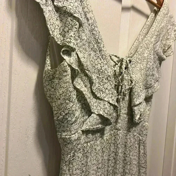 Lulus floral long prairie style dress cream & sage ruffles lined Size M - Picture 9 of 9
